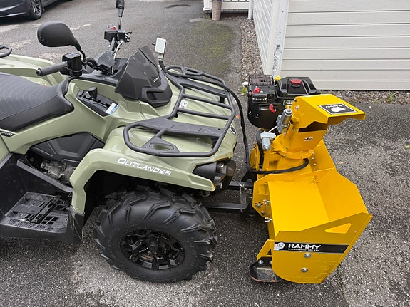 Can-Am Outlander Pro+ 450 T DPS 4 of 10