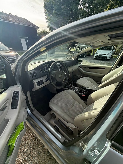 Mercedes-Benz B170 5 of 15