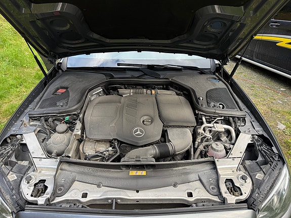 Mercedes-Benz E300 de 18 of 19