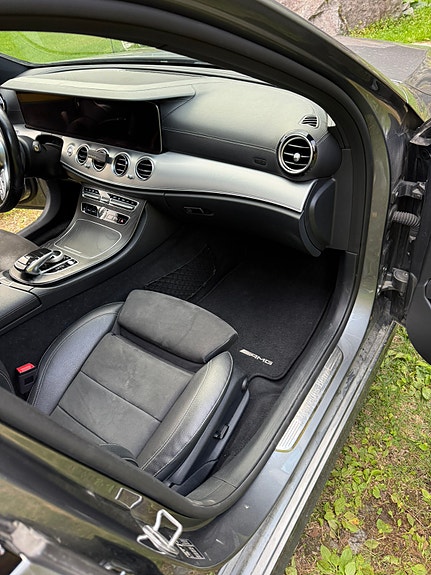 Mercedes-Benz E300 de 12 of 19
