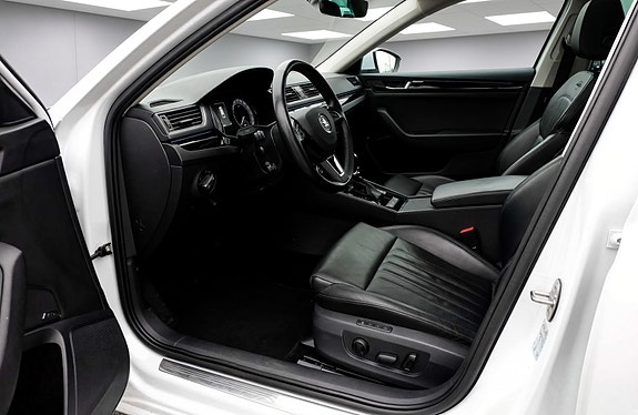 Skoda Superb 15 of 30