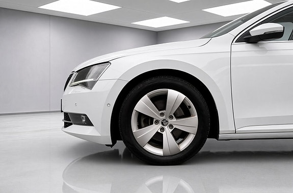 Skoda Superb 7 of 30
