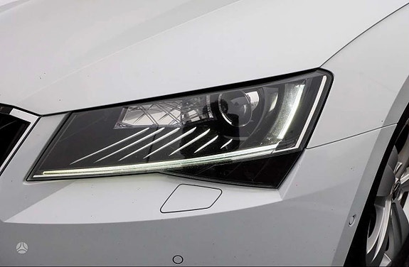 Skoda Superb 9 of 30