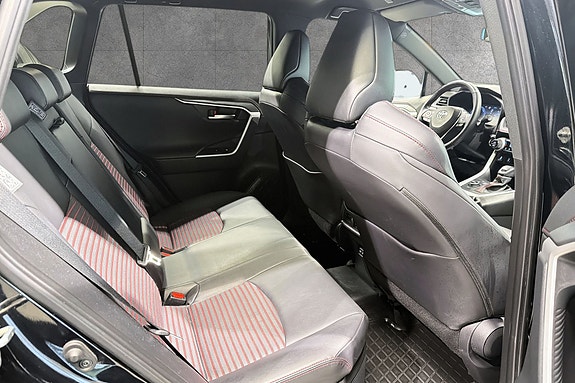 Toyota RAV4 16 of 21