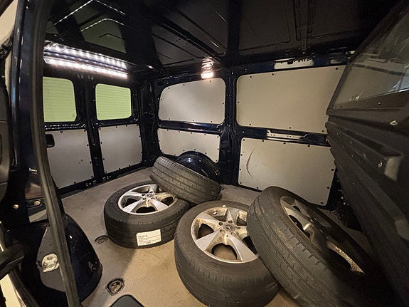 Mercedes-Benz Vito 23 of 25