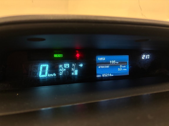 Toyota Prius 25 of 27