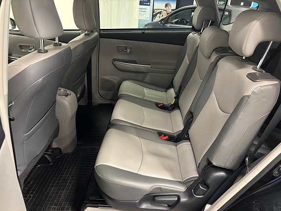 Toyota Prius 18 of 27