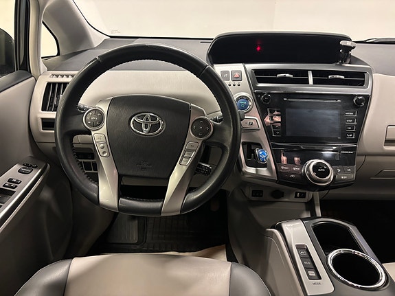 Toyota Prius 15 of 27