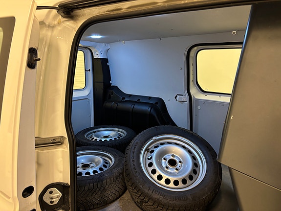 Volkswagen Caddy Maxi 19 of 23