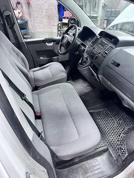 Volkswagen Transporter 7 of 9
