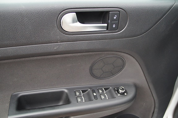 Volkswagen Golf Plus 10 of 30