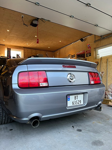 Ford Mustang 4 of 22