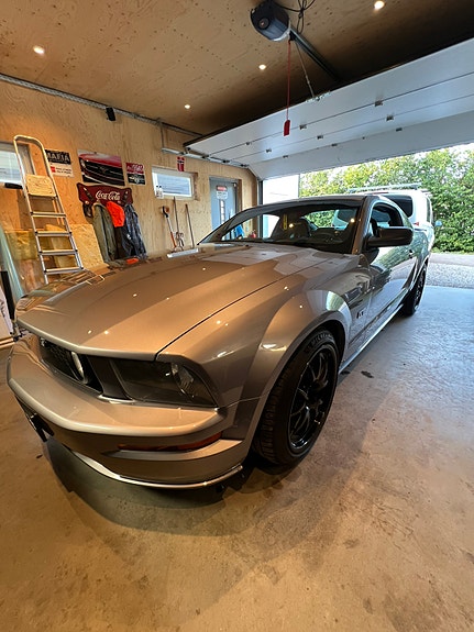 Ford Mustang 2 of 22
