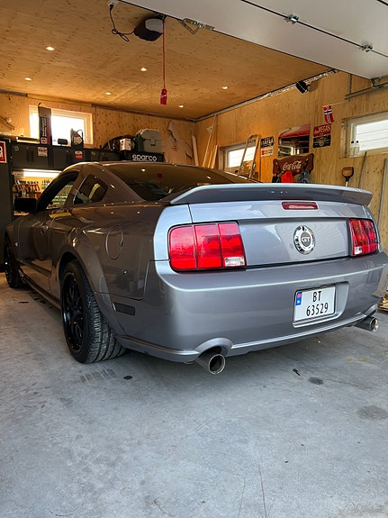 Ford Mustang 3 of 22