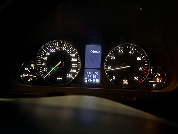 Mercedes-Benz C180 12 of 24