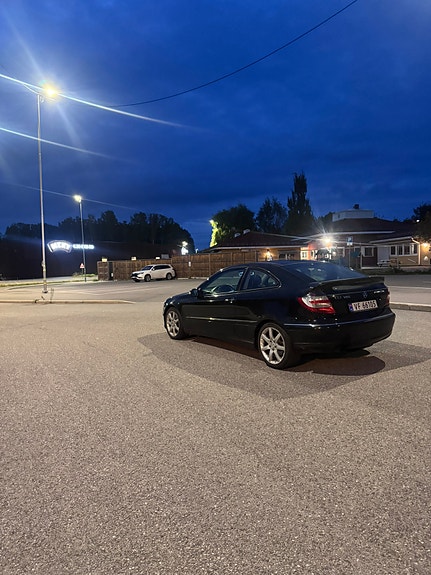 Mercedes-Benz C180 3 of 24