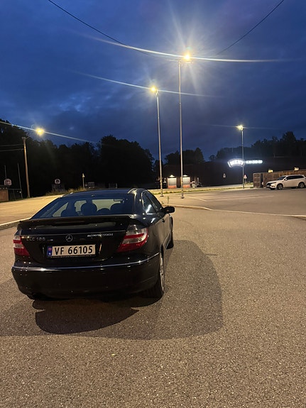 Mercedes-Benz C180 2 of 24