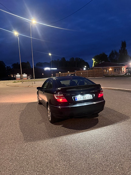 Mercedes-Benz C180 4 of 24