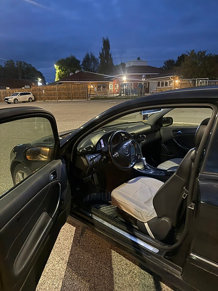 Mercedes-Benz C180 8 of 24