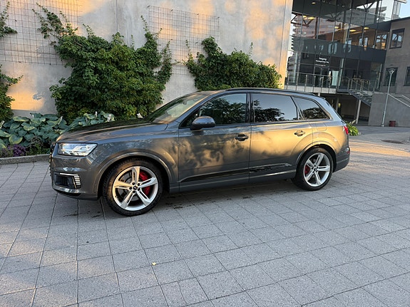Audi Q7 2 of 21
