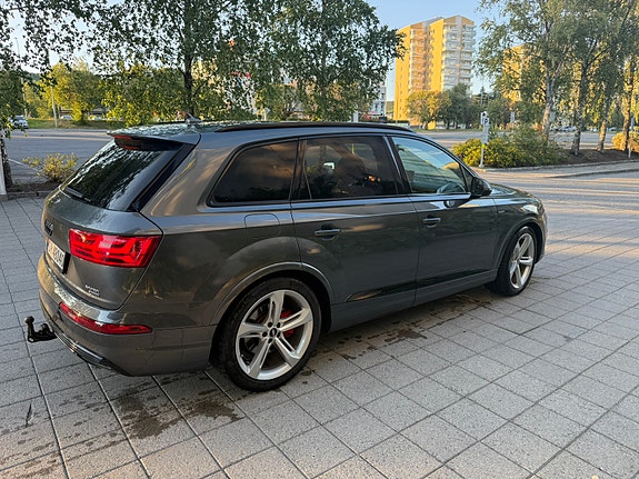 Audi Q7 4 of 21