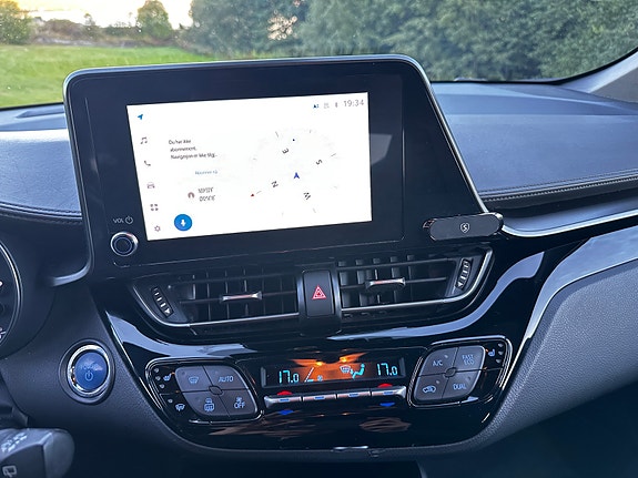 Toyota C-HR 27 of 30