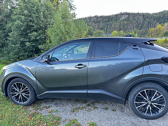 Toyota C-HR 12 of 30
