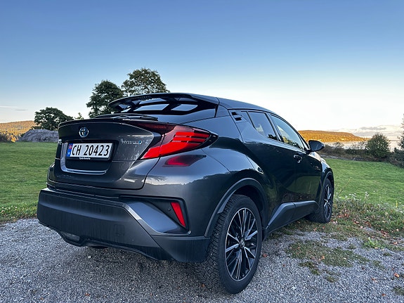Toyota C-HR 8 of 30