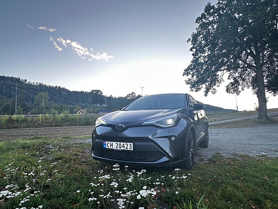 Toyota C-HR 4 of 30