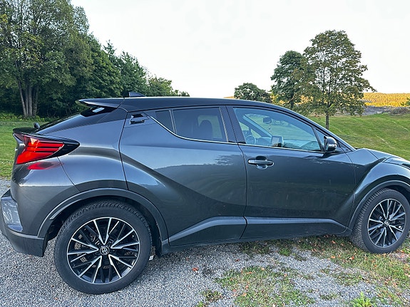Toyota C-HR 7 of 30