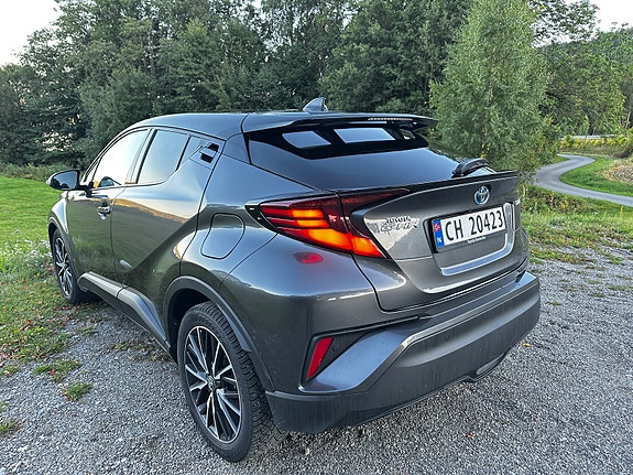Toyota C-HR 10 of 30