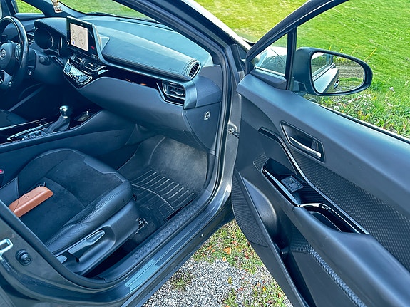 Toyota C-HR 25 of 30