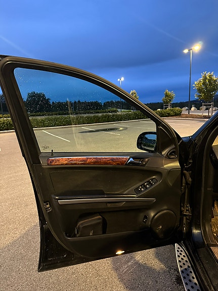 Mercedes-Benz ML320 13 of 30