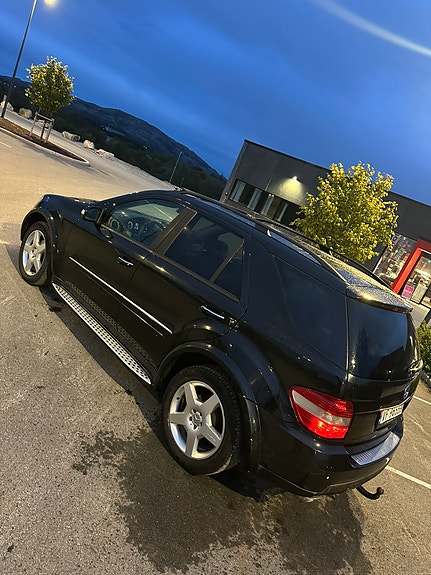 Mercedes-Benz ML320 11 of 30