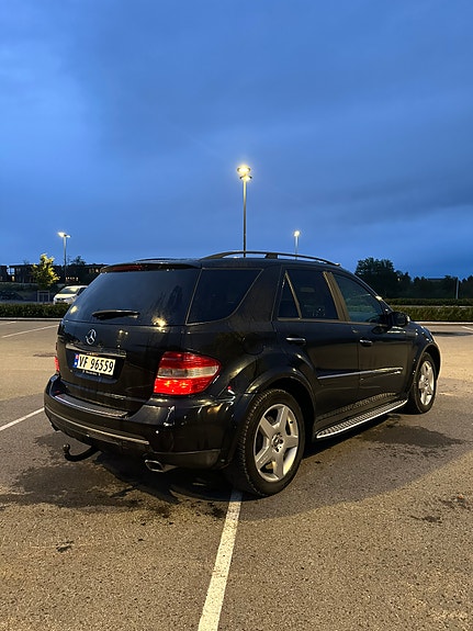 Mercedes-Benz ML320 6 of 30