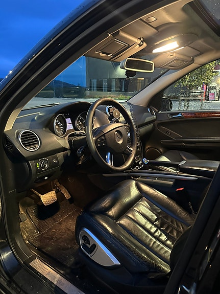 Mercedes-Benz ML320 14 of 30