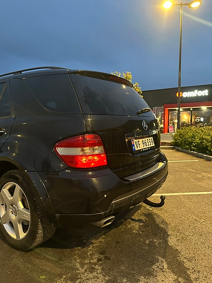 Mercedes-Benz ML320 9 of 30