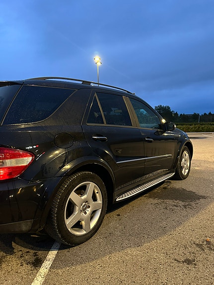 Mercedes-Benz ML320 7 of 30