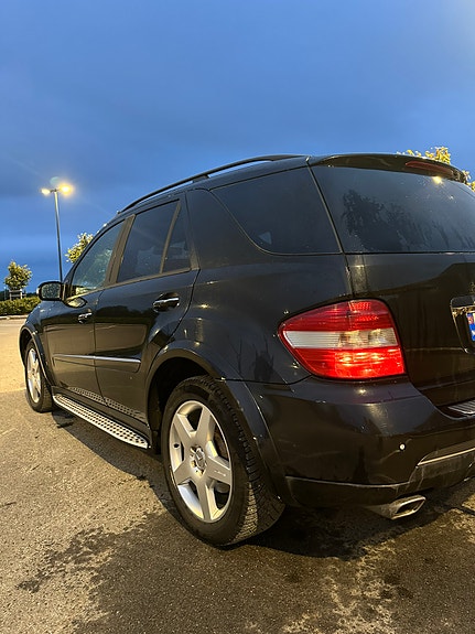 Mercedes-Benz ML320 10 of 30