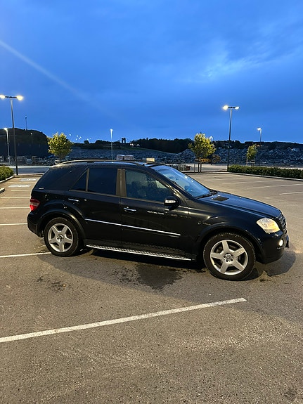 Mercedes-Benz ML320 5 of 30