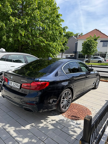 BMW 530e 3 of 6