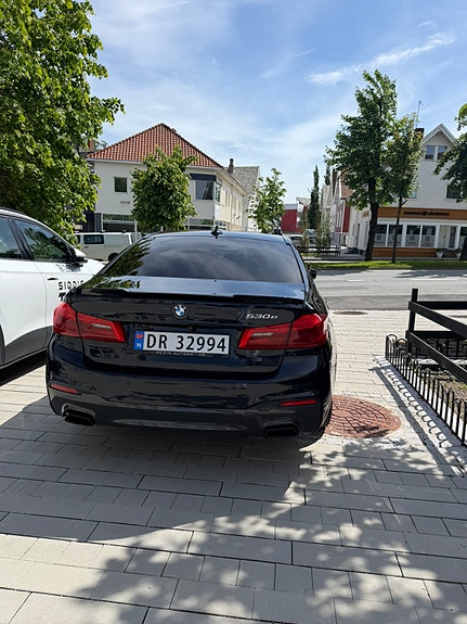 BMW 530e 4 of 6