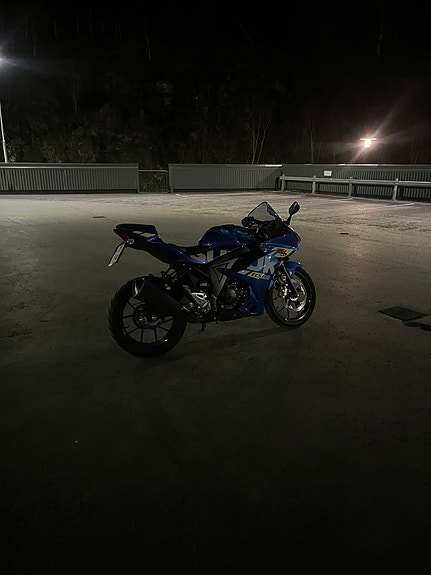 Suzuki GSX-R 125 3 of 7