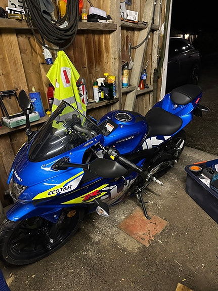 Suzuki GSX-R 125 2 of 7