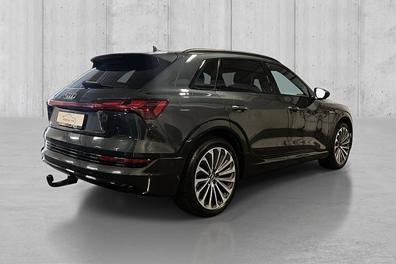 Audi e-tron 3 of 27