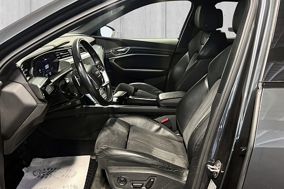 Audi e-tron 10 of 27