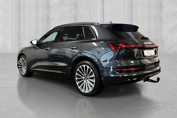 Audi e-tron 6 of 27