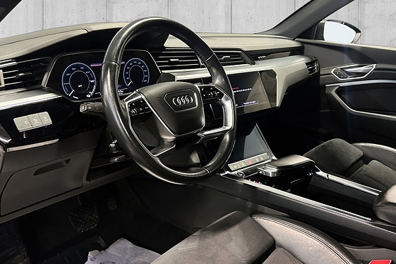 Audi e-tron 11 of 27