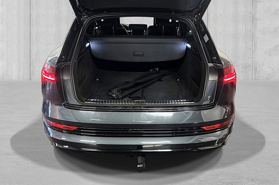 Audi e-tron 9 of 27