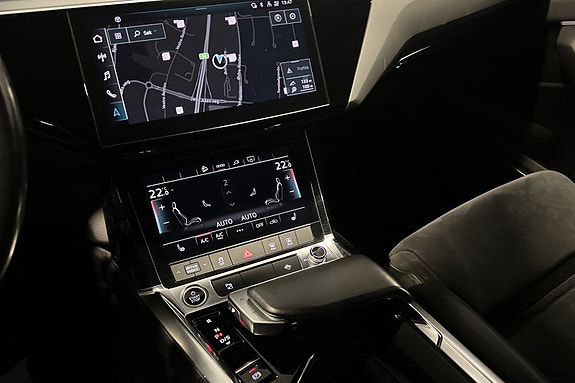 Audi e-tron 24 of 27